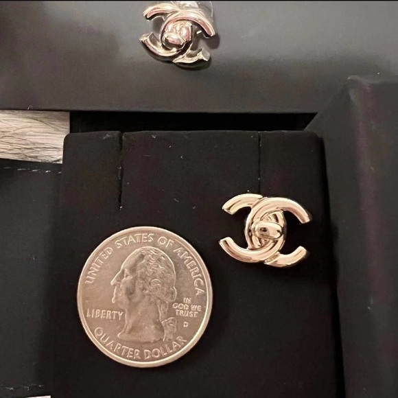 Chanel CC Turnlock Stud Earrings - Picture 4 of 8
